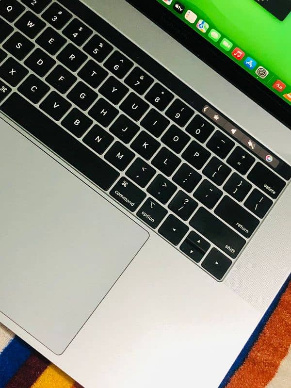 MacBook Pro 2019/ core i9/ 16-512GB 15" Retina Display 4gb Graphics 3