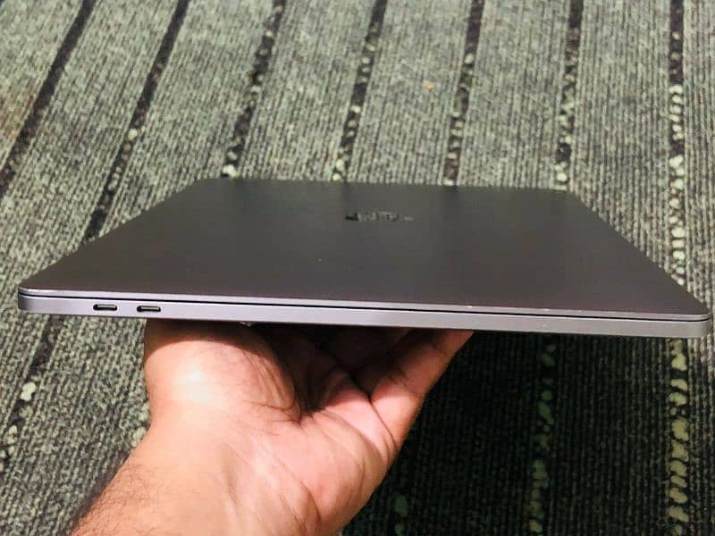 MacBook Pro 2019/ core i9/ 16-512GB 15" Retina Display 4gb Graphics 4