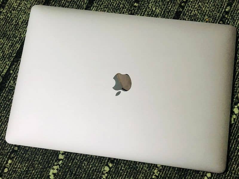 MacBook Pro 2019/ core i9/ 16-512GB 15" Retina Display 4gb Graphics 7
