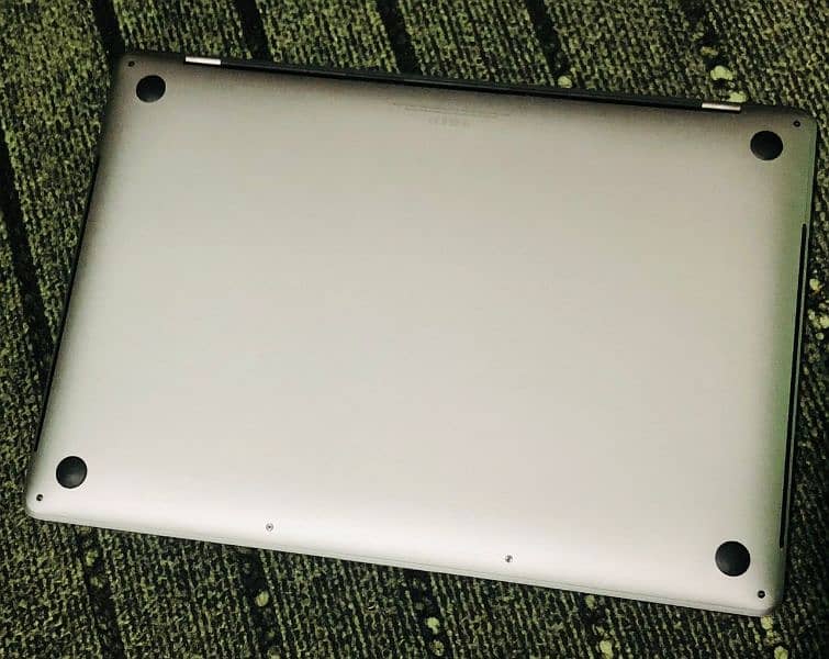 MacBook Pro 2019/ core i9/ 16-512GB 15" Retina Display 4gb Graphics 10