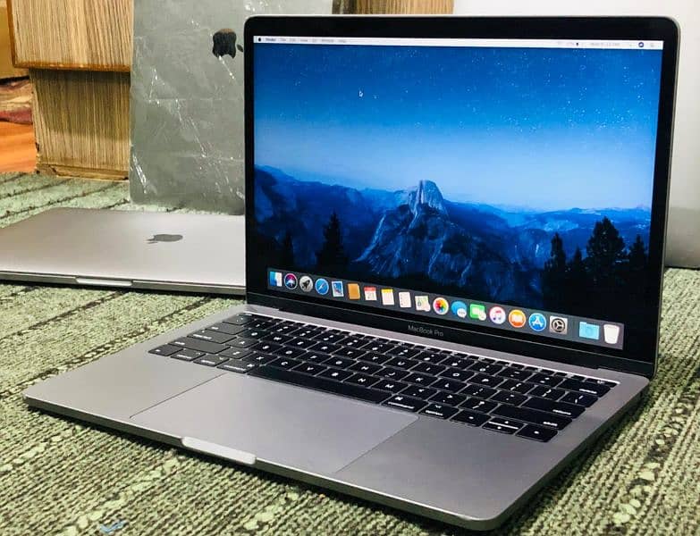 MacBook Pro 2019/ core i9/ 16-512GB 15" Retina Display 4gb Graphics 11