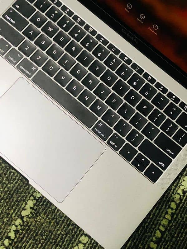 MacBook Pro 2019/ core i9/ 16-512GB 15" Retina Display 4gb Graphics 16