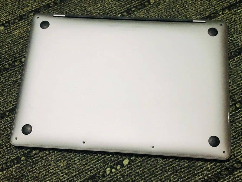 MacBook Pro 2019/ core i9/ 16-512GB 15" Retina Display 4gb Graphics 19