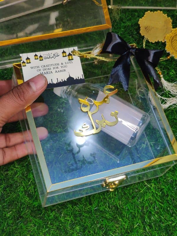 Acrylic Boxs Available 8