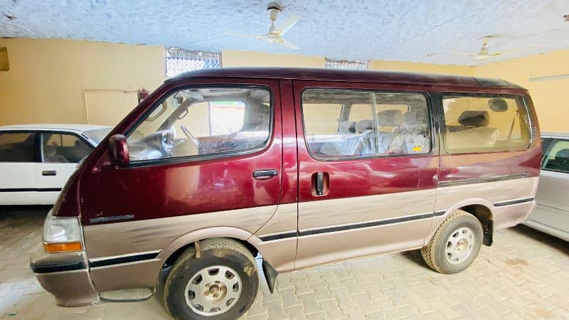 Toyota Hiace Super Custom 10