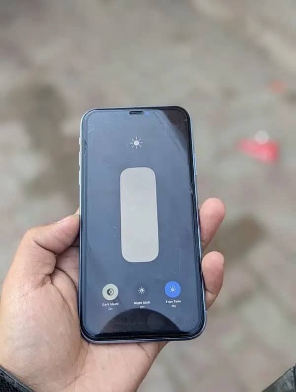 Iphone Xr neat and clean 3