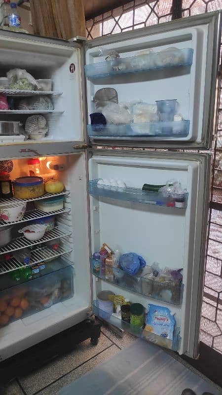 Kenwood Refrigerator In Good Condition 4