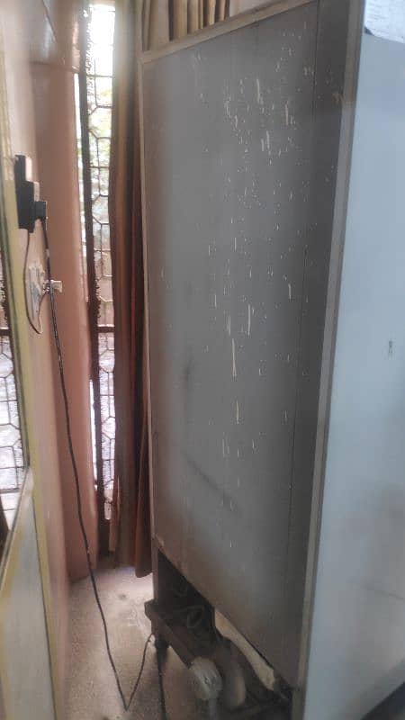 Kenwood Refrigerator In Good Condition 5