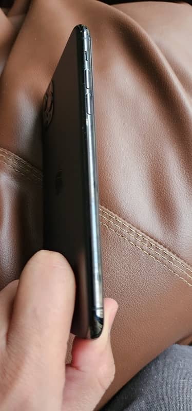 iPhone 11 Pro Max 64GB PTA Approved 89% bat 8