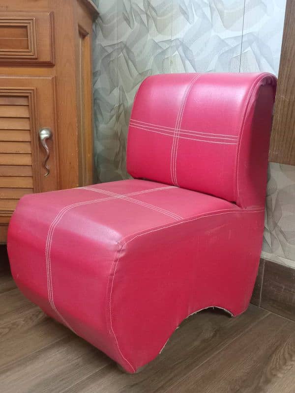 1 seater mini sofa in new condition 3