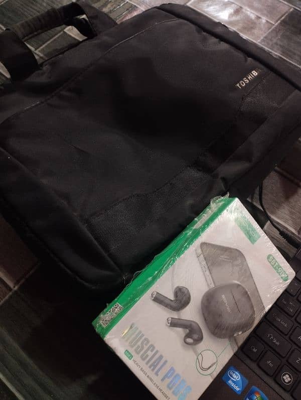Gateway laptop for sell 256 gb hard disk excellent Condition 18