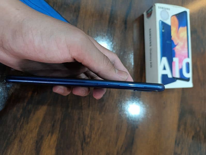 Condition 10/10 Almost new phone dual sim 4