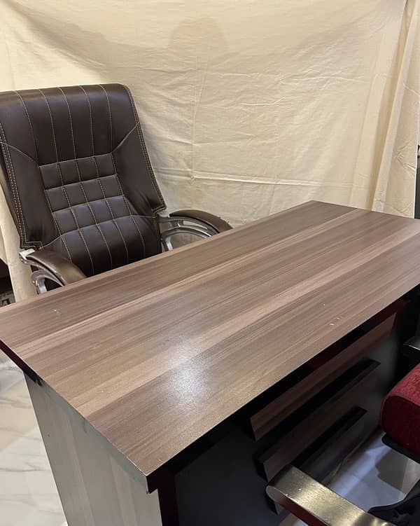 Office table and recliner chair 0