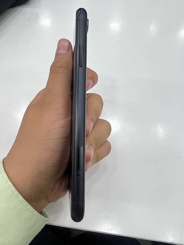 iPhone XR pta approved 1