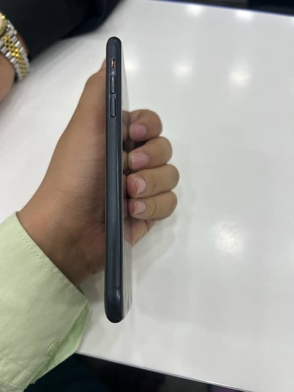 iPhone XR pta approved 4