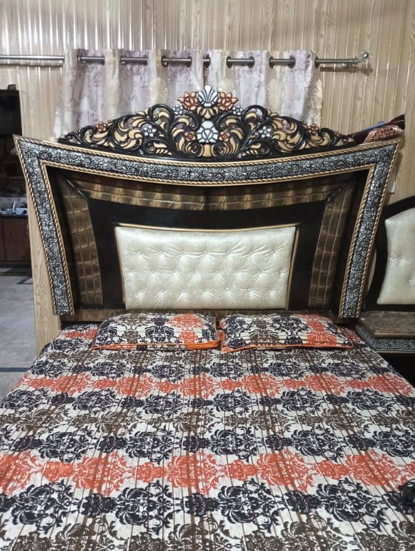 bed dressing table or showcase 0