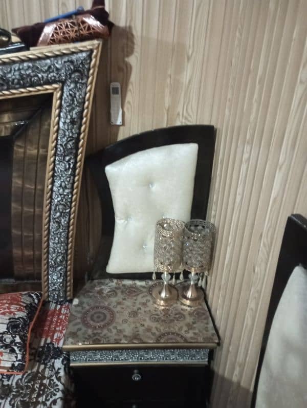 bed dressing table or showcase 3