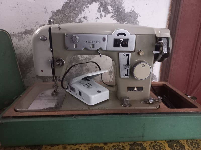 Sewing Machine with motor. 3