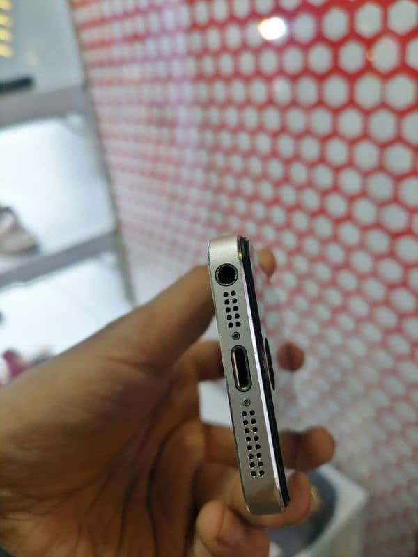 Apple iPhone 5S 1