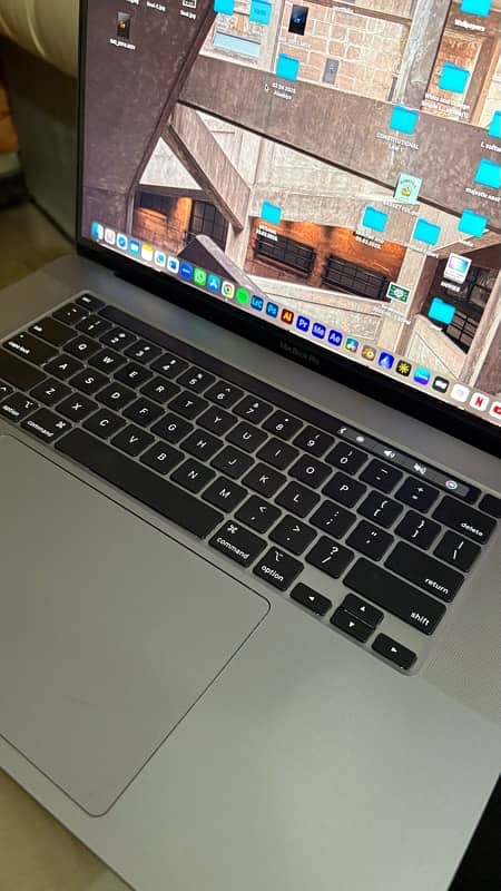 MacBook pro 16 inches 32/512, i7, 10by10 0
