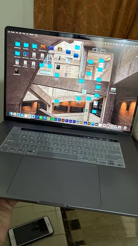 MacBook pro 16 inches 32/512, i7, 10by10 1