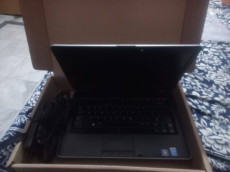 laptop i7 4600 generation 8 gb RAM 164 gb hearts 2