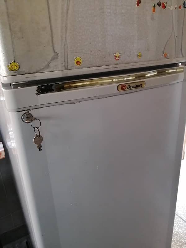 dawlance fridge perfectly working - 0,3,0,1,7,1,0,4,4,0,0 1