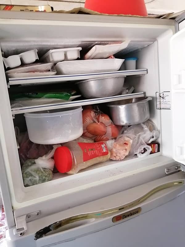 dawlance fridge perfectly working - 0,3,0,1,7,1,0,4,4,0,0 2