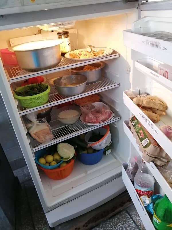 dawlance fridge perfectly working - 0,3,0,1,7,1,0,4,4,0,0 4