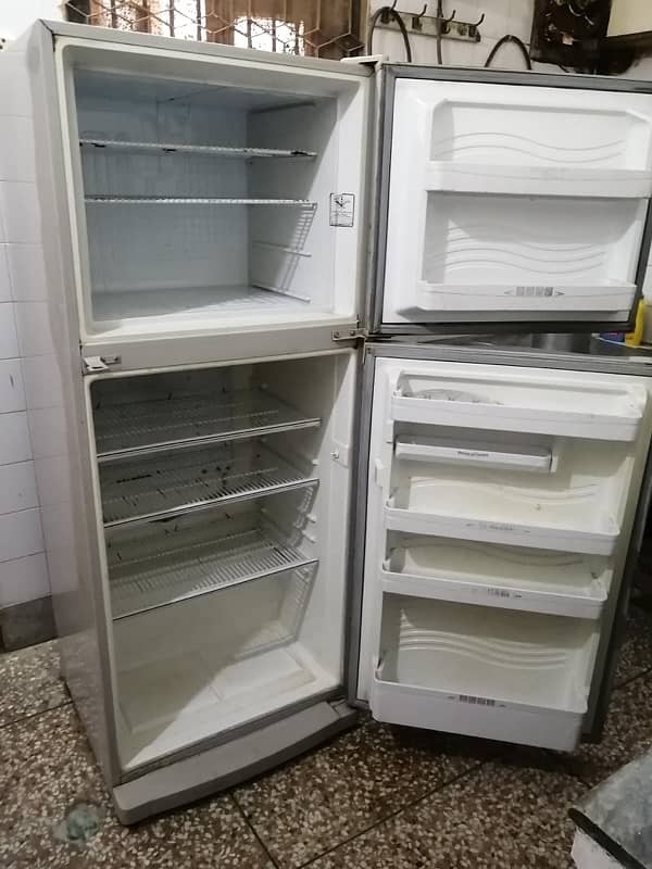 dawlance fridge perfectly working - 0,3,0,1,7,1,0,4,4,0,0 6