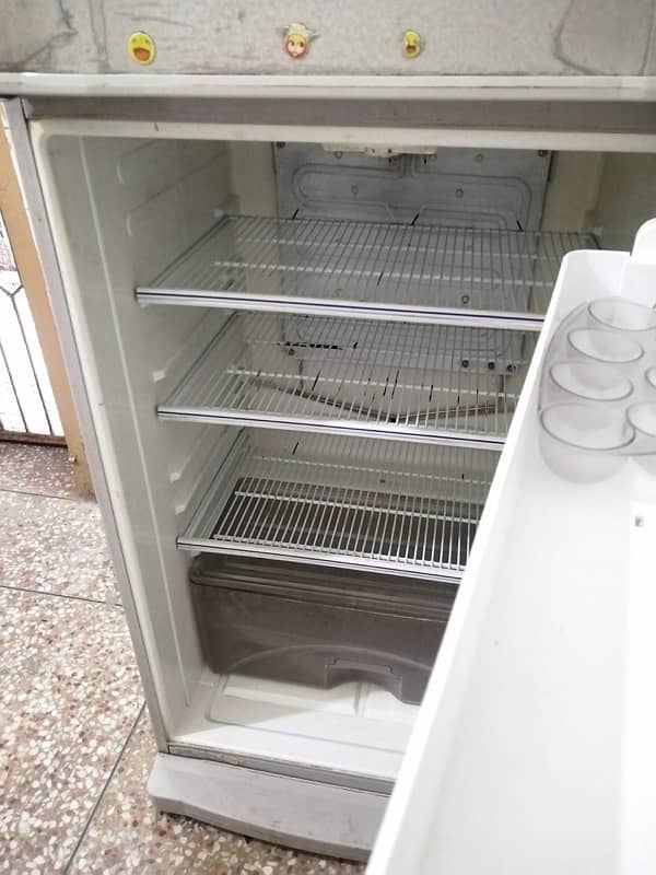 dawlance fridge perfectly working - 0,3,0,1,7,1,0,4,4,0,0 7