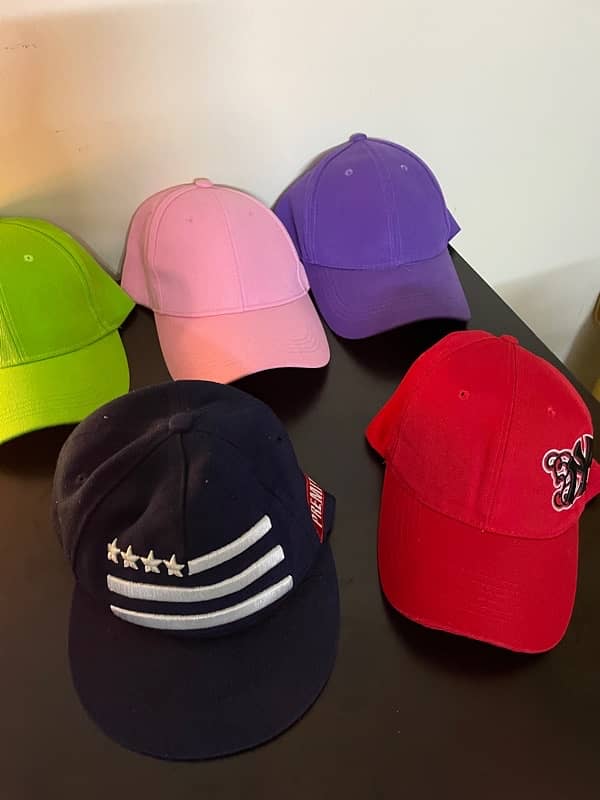 MULTICOLOR CAPS 5 4