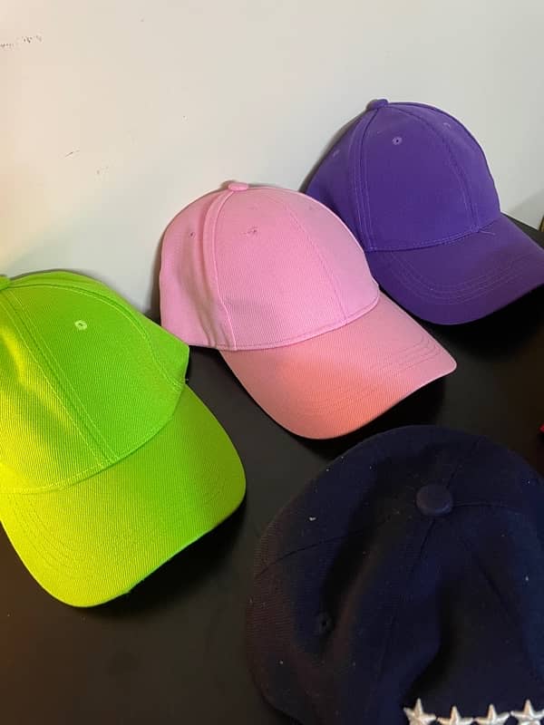 MULTICOLOR CAPS 5 5