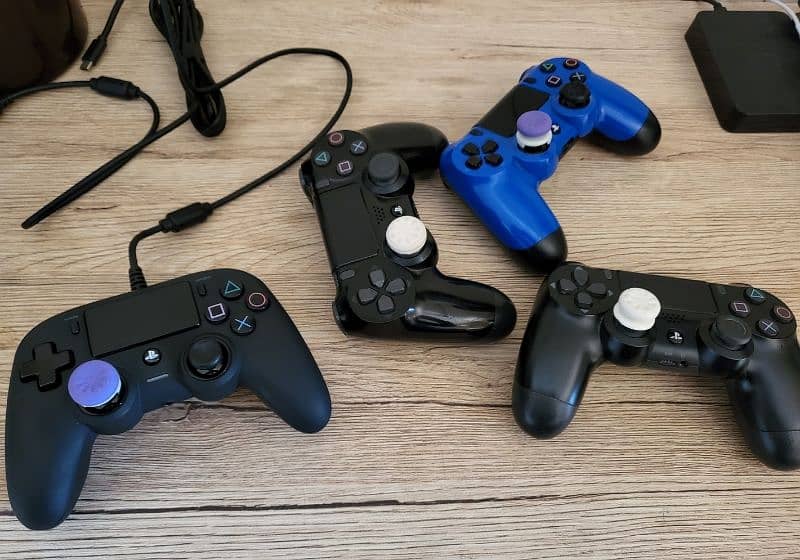 PLAYSTATION 4 SLIM 1TB with box & 4 controller. FIFA 18 & Assassin's C 1