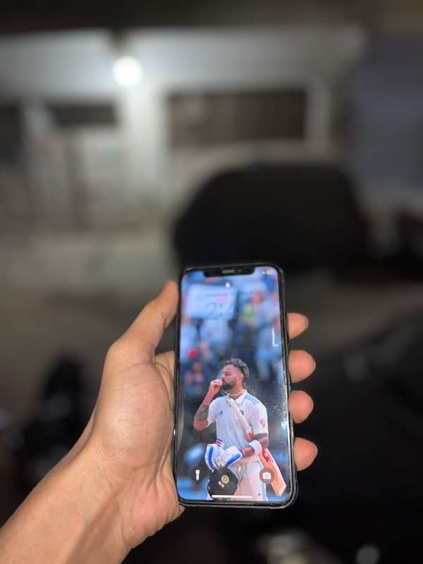 Iphone 11pro 64 gb Factory unlock with charger and cable 2