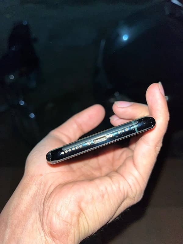 Iphone 11pro 64 gb Factory unlock with charger and cable 3