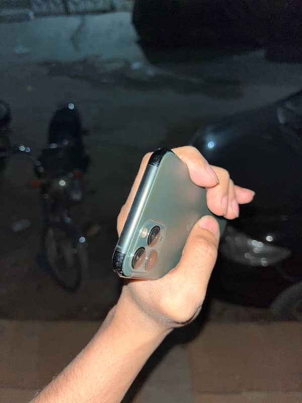 Iphone 11pro 64 gb Factory unlock with charger and cable 4