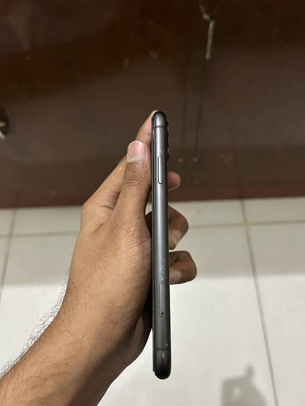 Iphone 11 128gb PTA Approved with Box 4