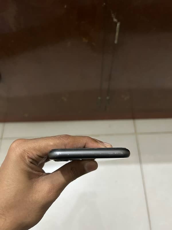 Iphone 11 128gb PTA Approved with Box 6