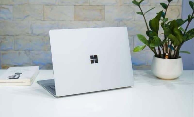 MICROSOFT SURFACE LAPTOP (CORE I5 8th GEN) (8/128gb SSD) 2
