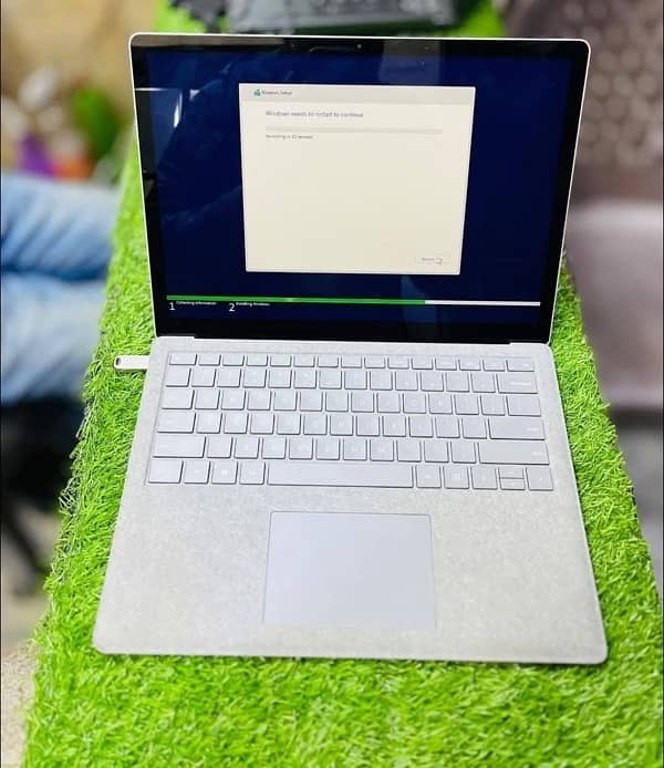 MICROSOFT SURFACE LAPTOP (CORE I5 8th GEN) (8/128gb SSD) 5