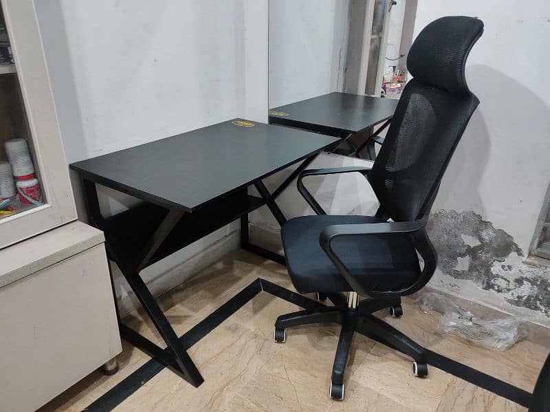 Gaming desk table study table computer table and chairs 3