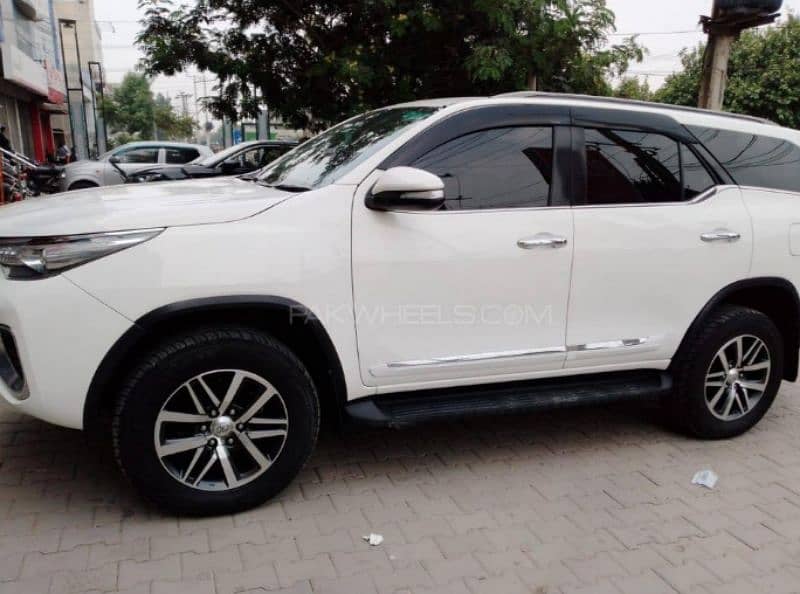 Toyota Fortuner V 2018 0