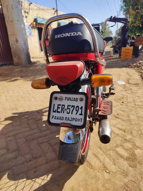 Honda CD 70 Color Red 6