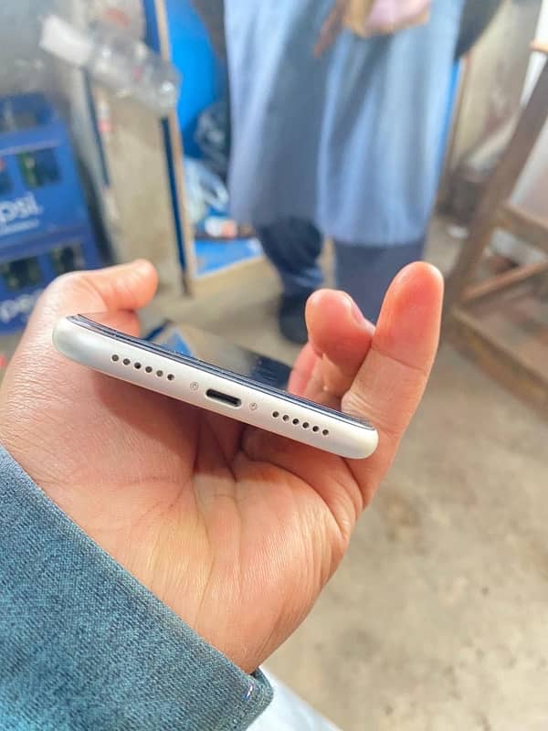 I phone 11  128gb non pta factory unlock call number 03035465371 1