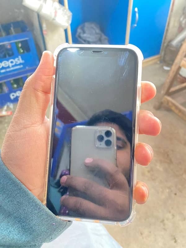 I phone 11  128gb non pta factory unlock call number 03035465371 2