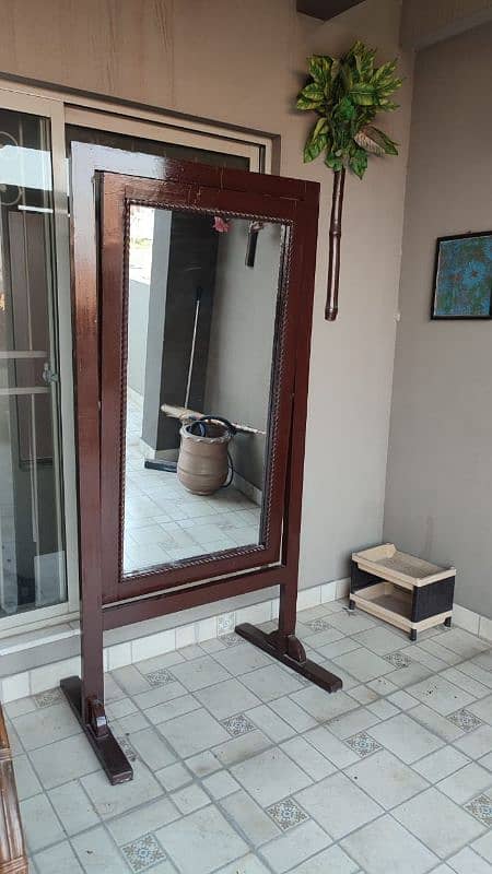 Standing Mirror. 1