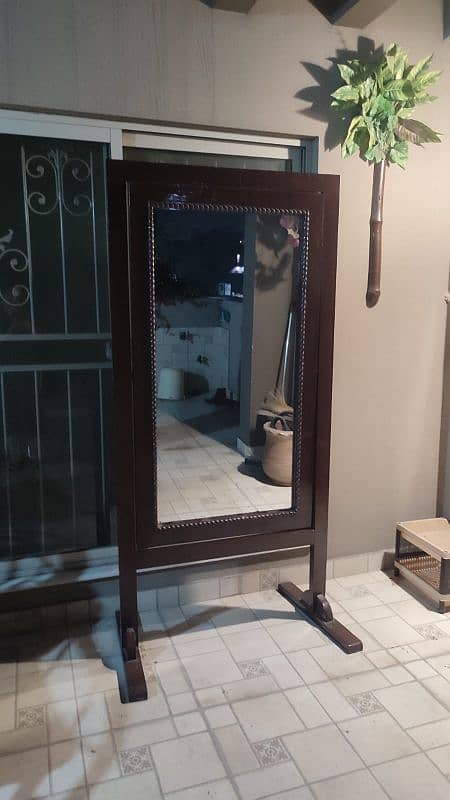 Standing Mirror. 2