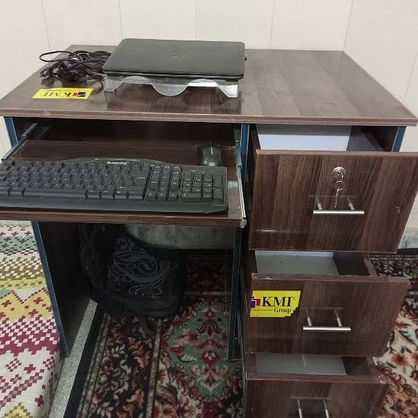 Computer table (Freshly made) 0