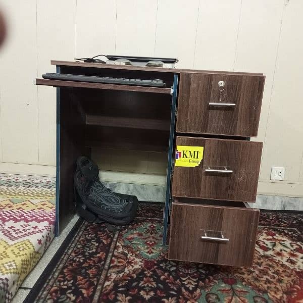 Computer table (Freshly made) 1